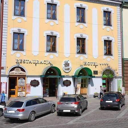 Hotel Bristol Тарнув Экстерьер фото