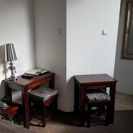 Hotel Bristol Тарнув Экстерьер фото