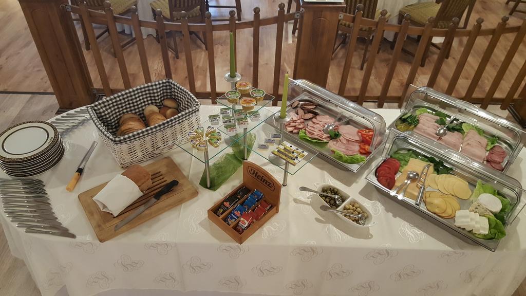 Hotel Bristol Тарнув Экстерьер фото