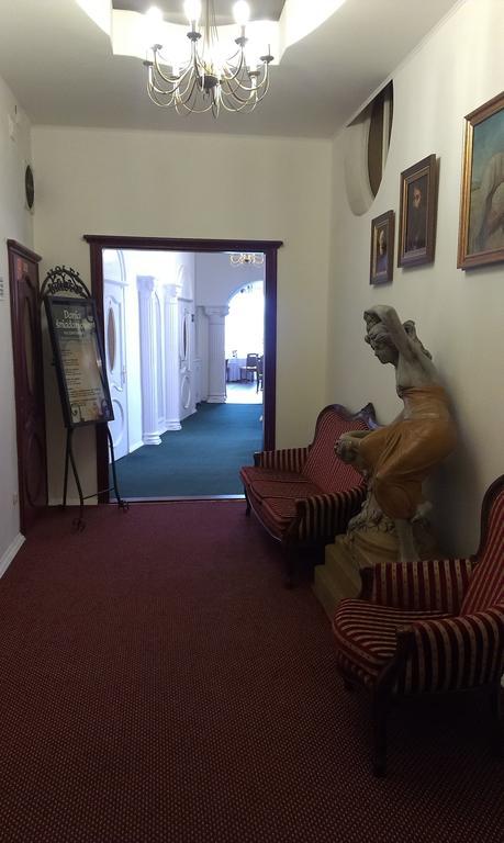 Hotel Bristol Тарнув Экстерьер фото