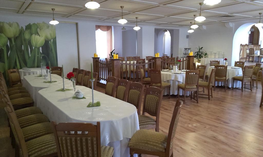 Hotel Bristol Тарнув Экстерьер фото