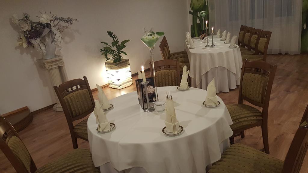 Hotel Bristol Тарнув Экстерьер фото