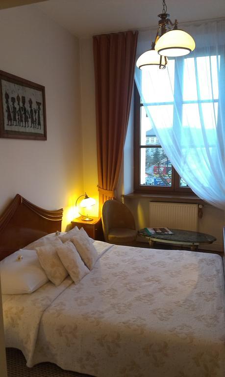 Hotel Bristol Тарнув Номер фото
