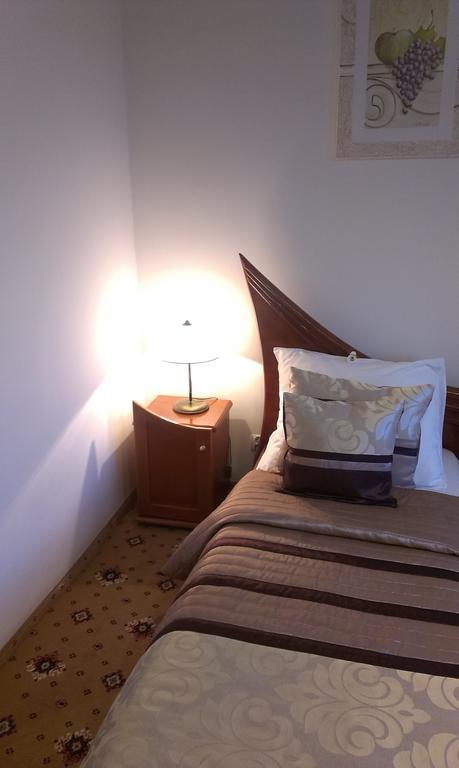 Hotel Bristol Тарнув Номер фото