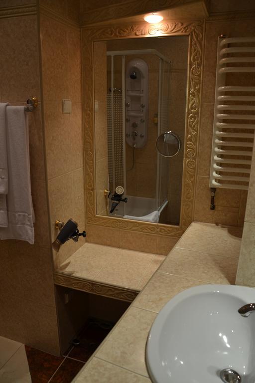 Hotel Bristol Тарнув Номер фото
