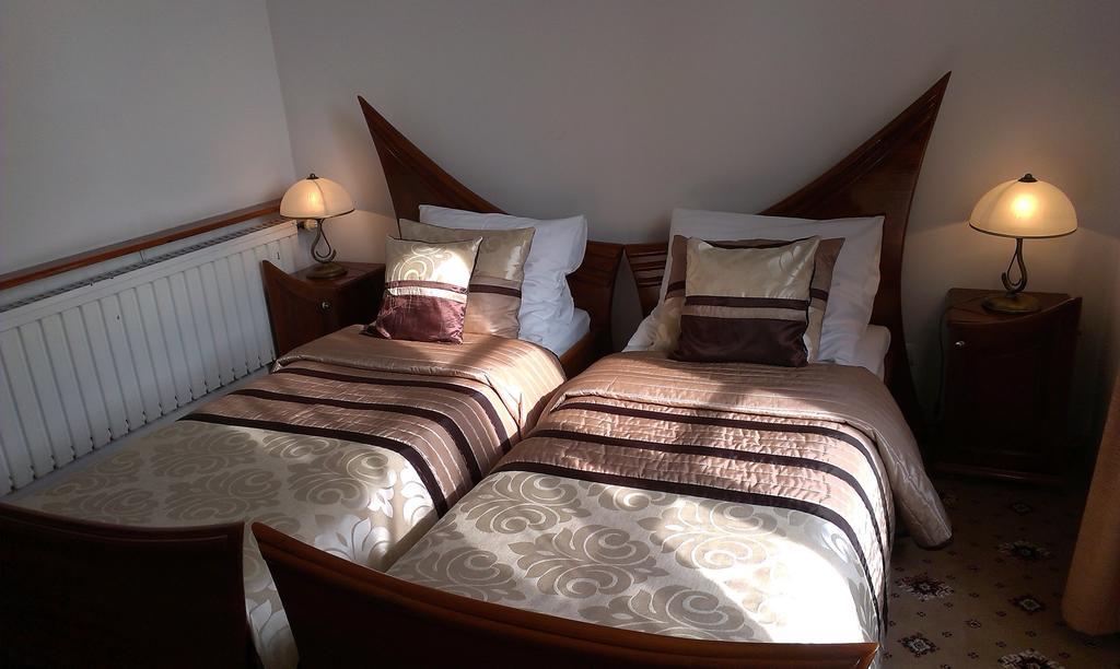 Hotel Bristol Тарнув Номер фото