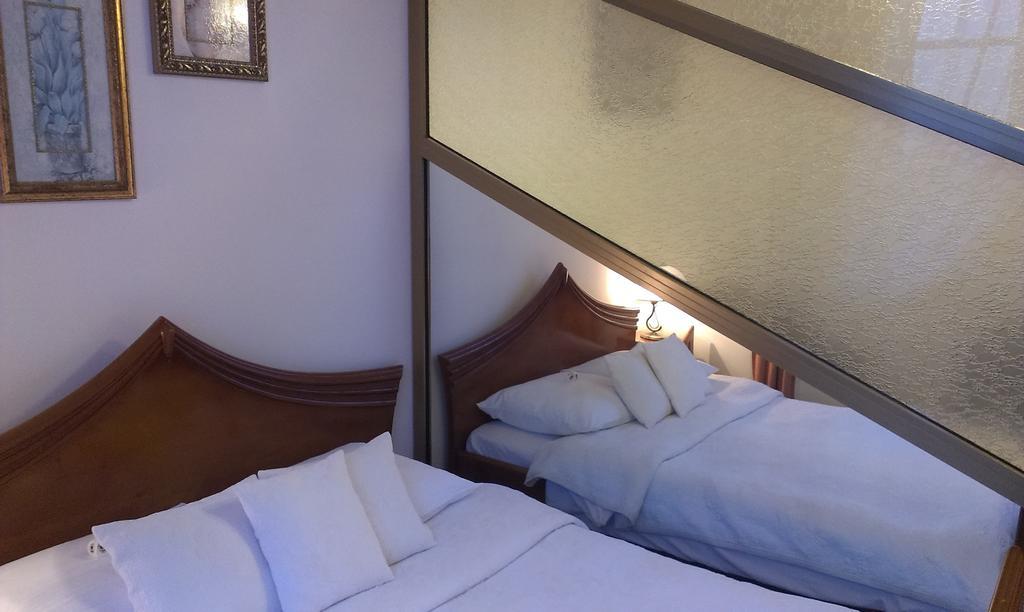 Hotel Bristol Тарнув Номер фото
