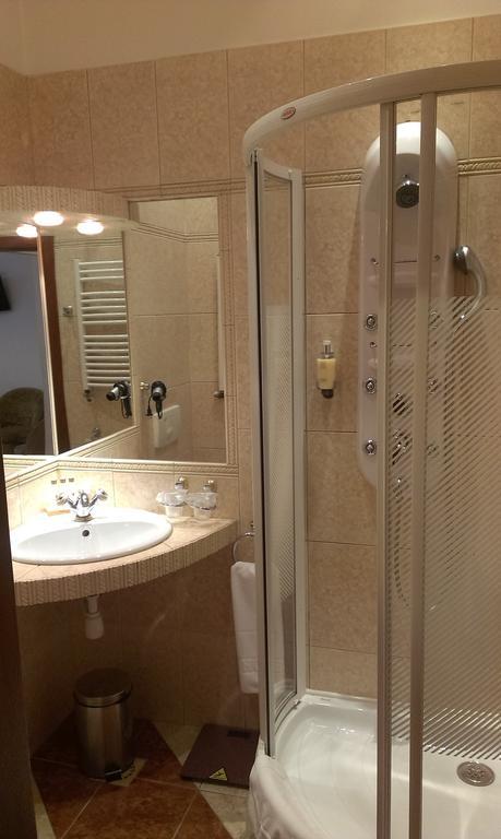Hotel Bristol Тарнув Номер фото