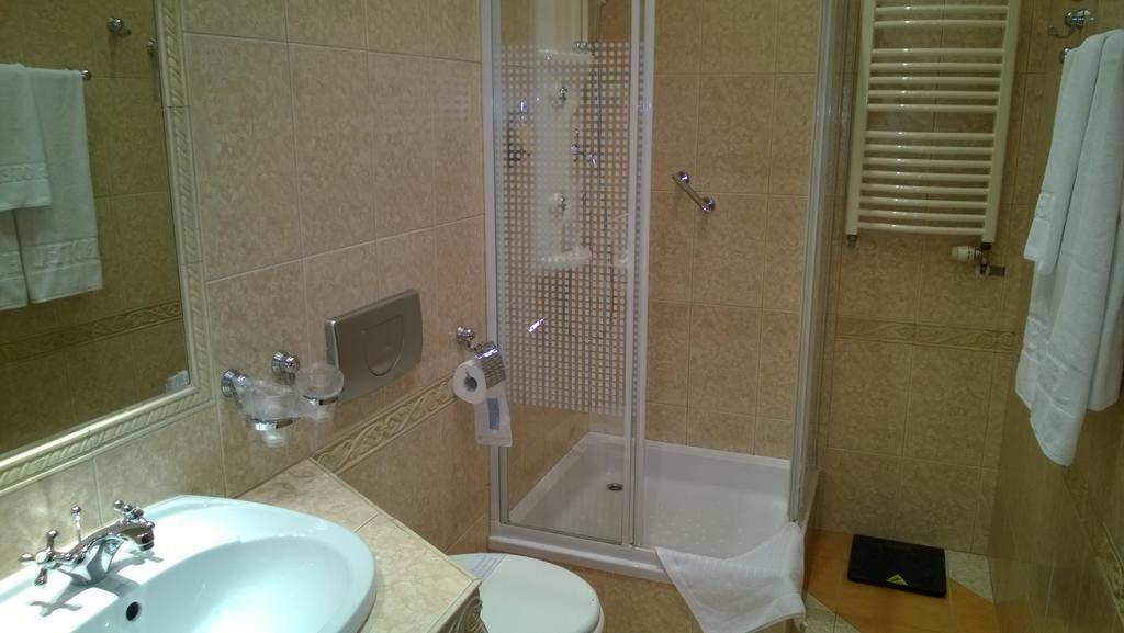 Hotel Bristol Тарнув Экстерьер фото