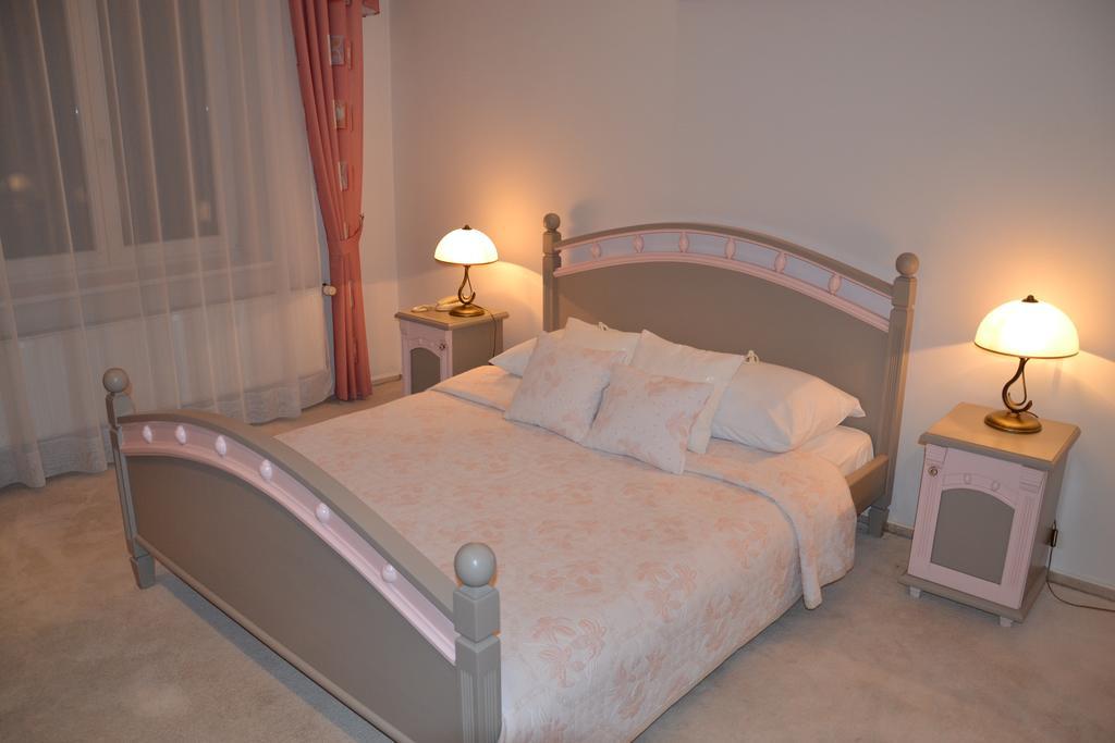 Hotel Bristol Тарнув Экстерьер фото