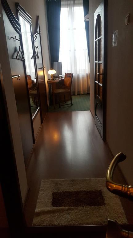 Hotel Bristol Тарнув Экстерьер фото