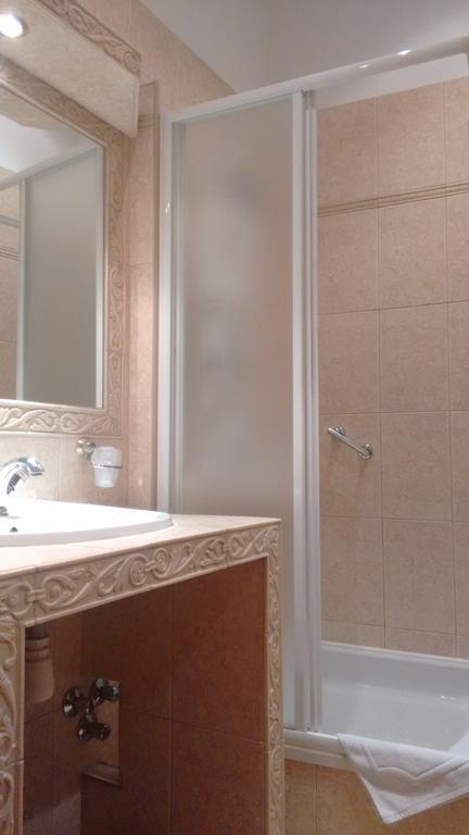 Hotel Bristol Тарнув Экстерьер фото