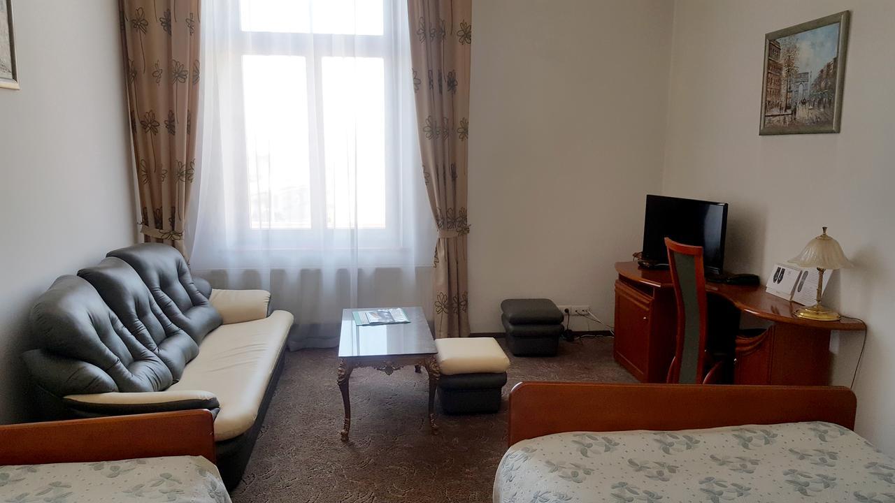 Hotel Bristol Тарнув Экстерьер фото