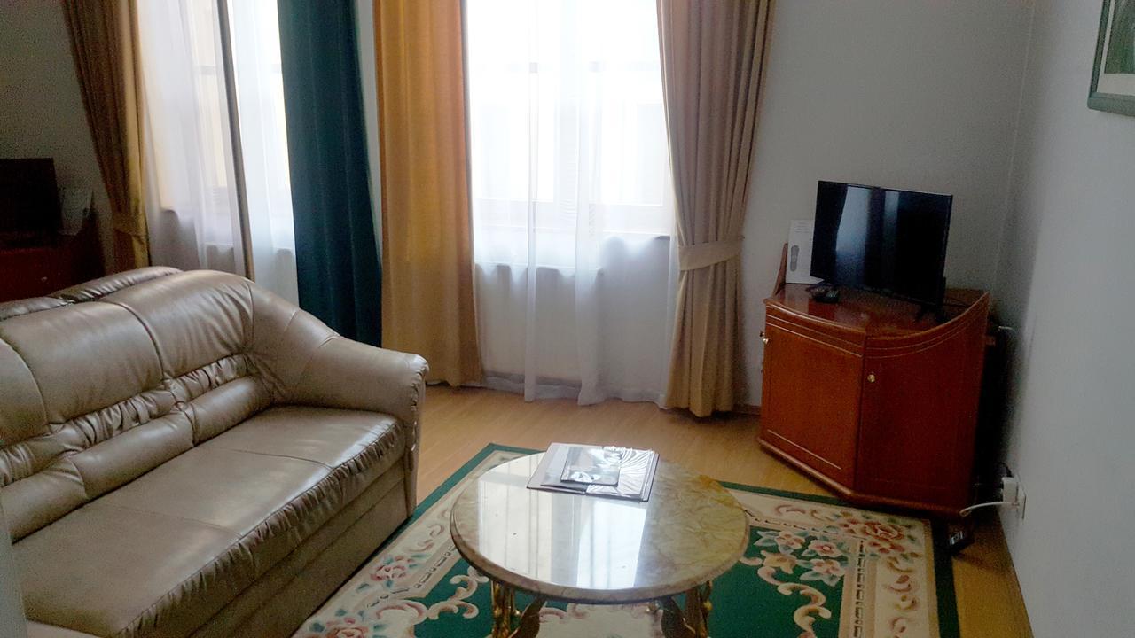 Hotel Bristol Тарнув Экстерьер фото