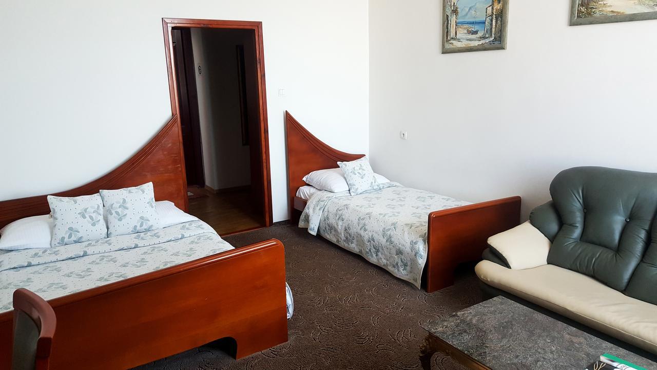 Hotel Bristol Тарнув Экстерьер фото