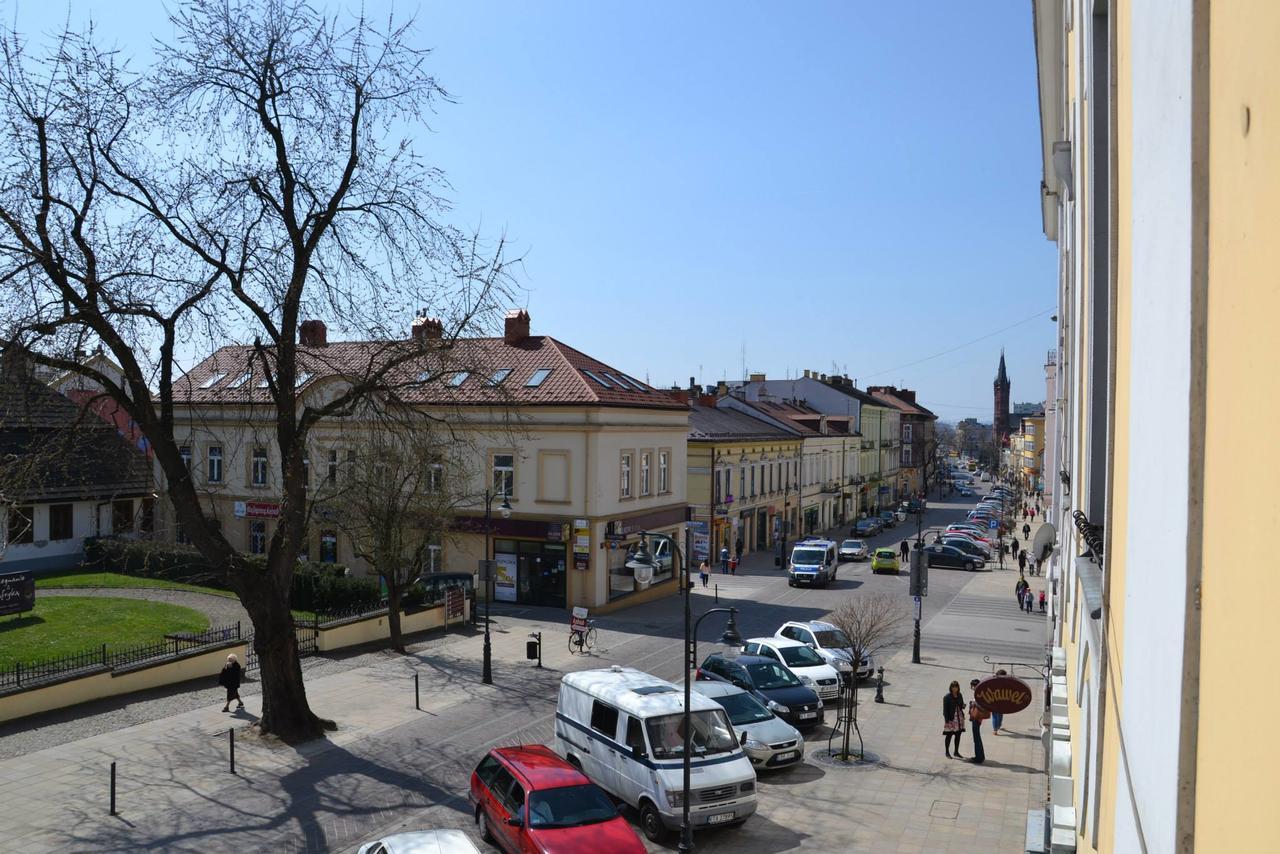 Hotel Bristol Тарнув Экстерьер фото